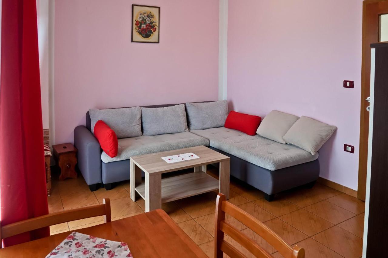 Veli Vrh Pola